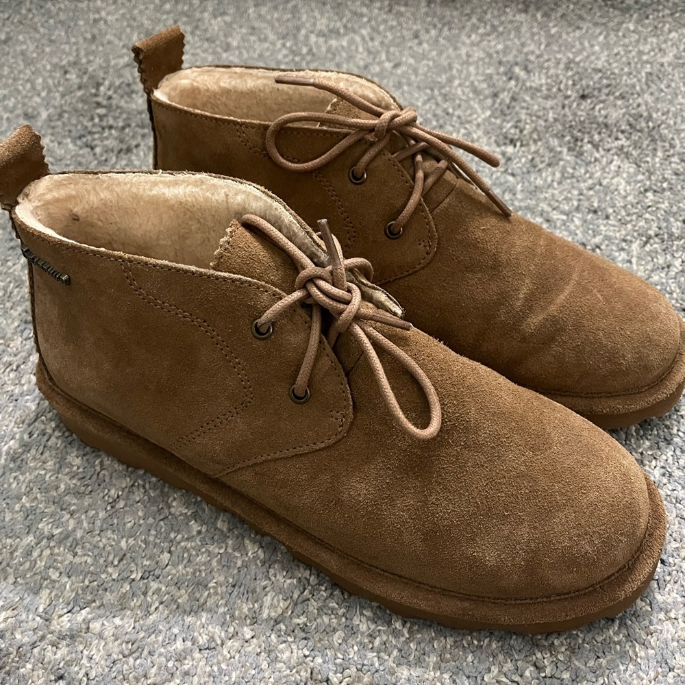 NWOT Bearpaw Women’s Skye Boots - size 11